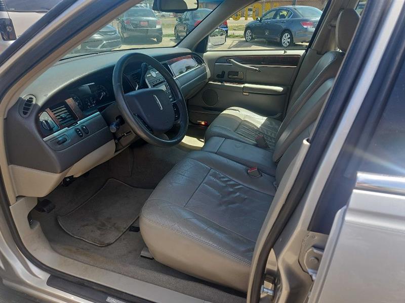 Lincoln Town Car Signature 2006