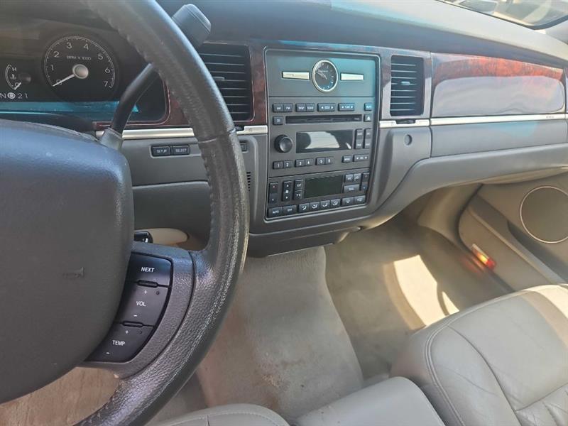 Lincoln Town Car Signature 2006