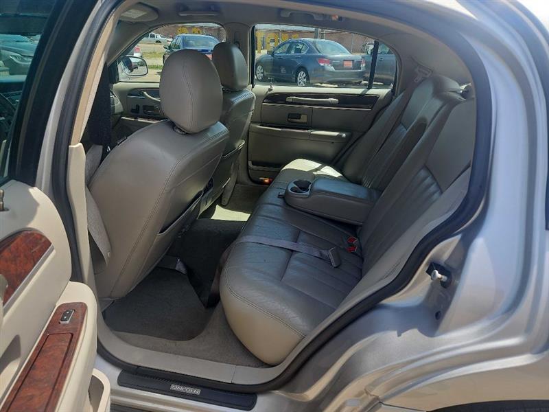 Lincoln Town Car Signature 2006