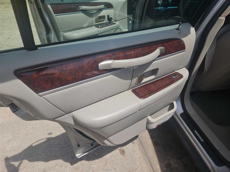Lincoln Town Car Signature 2006