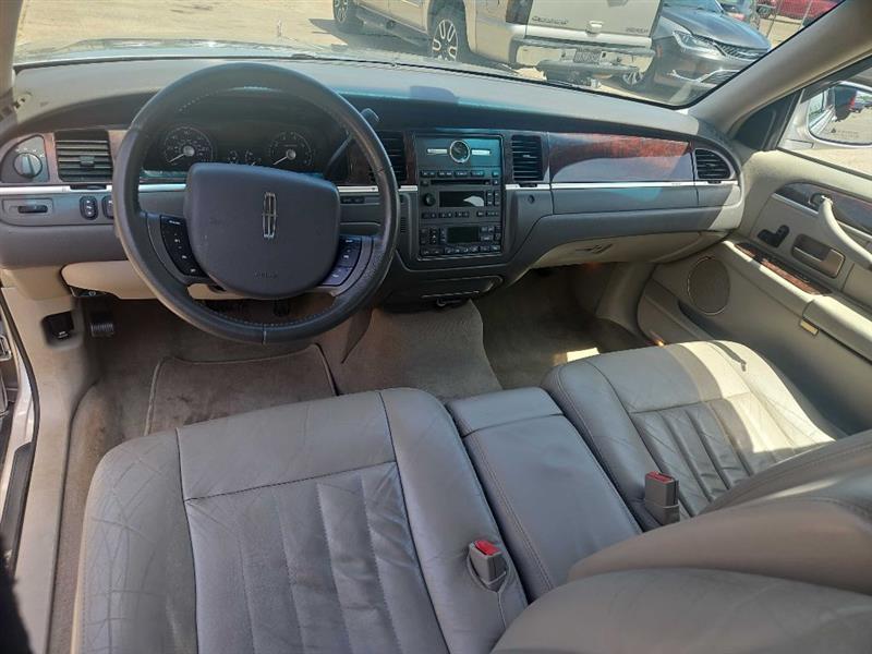 Lincoln Town Car Signature 2006