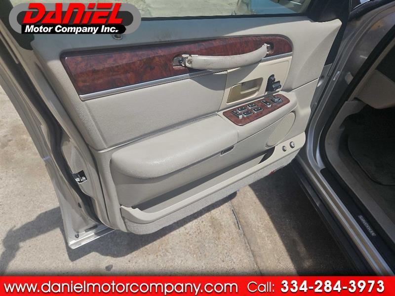 Lincoln Town Car Signature 2006