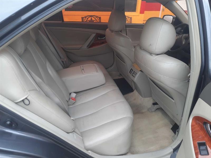 Toyota Camry SE 5-Spd AT 2009