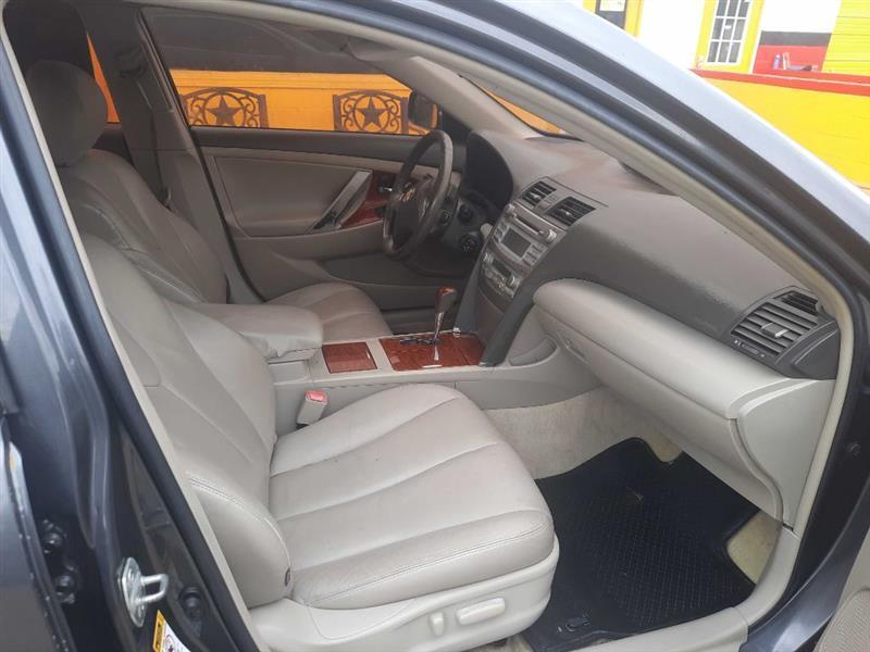 Toyota Camry SE 5-Spd AT 2009