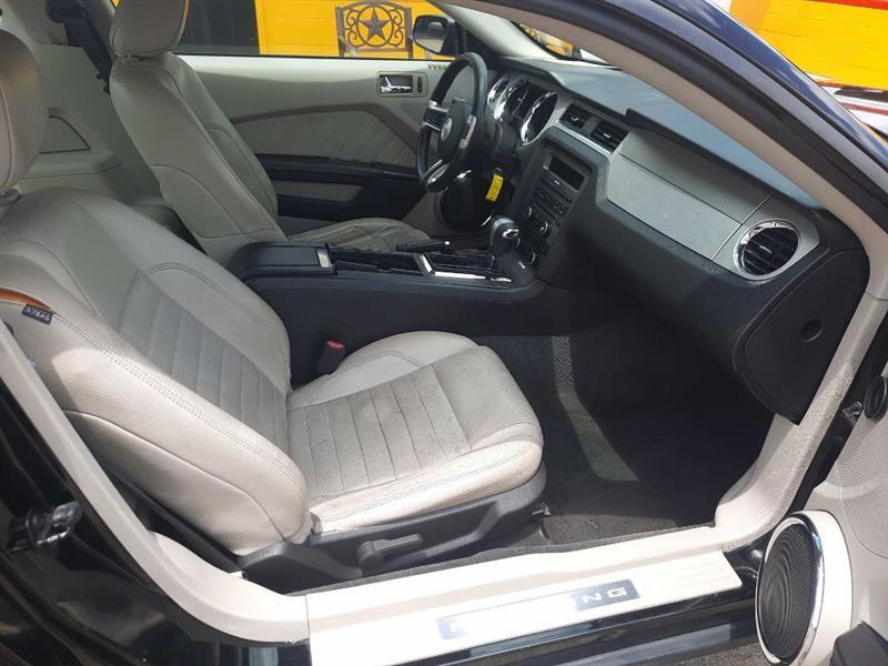 Ford Mustang V6 Coupe 2010