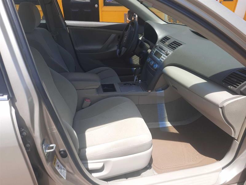 Toyota Camry SE 5-Spd AT 2009