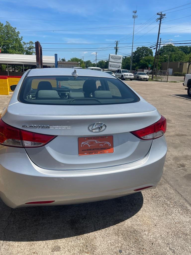 Hyundai Elantra GLS M/T 2013