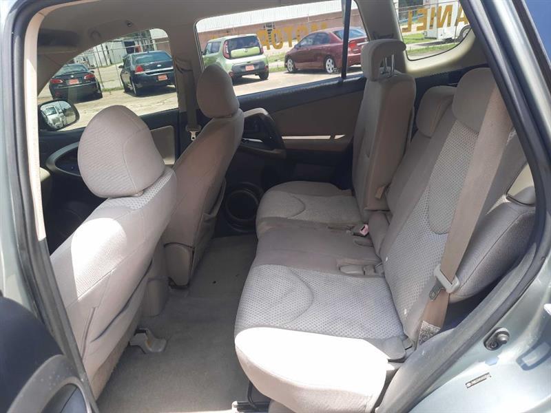 Toyota RAV4 Base I4 4WD 2006