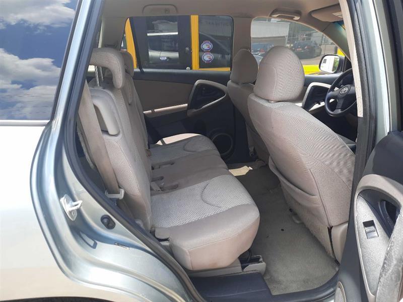 Toyota RAV4 Base I4 4WD 2006