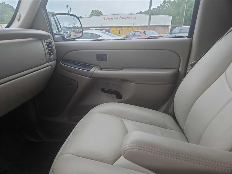 Chevrolet Tahoe 2WD 2004