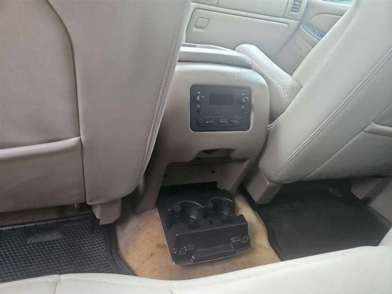 Chevrolet Tahoe 2WD 2004