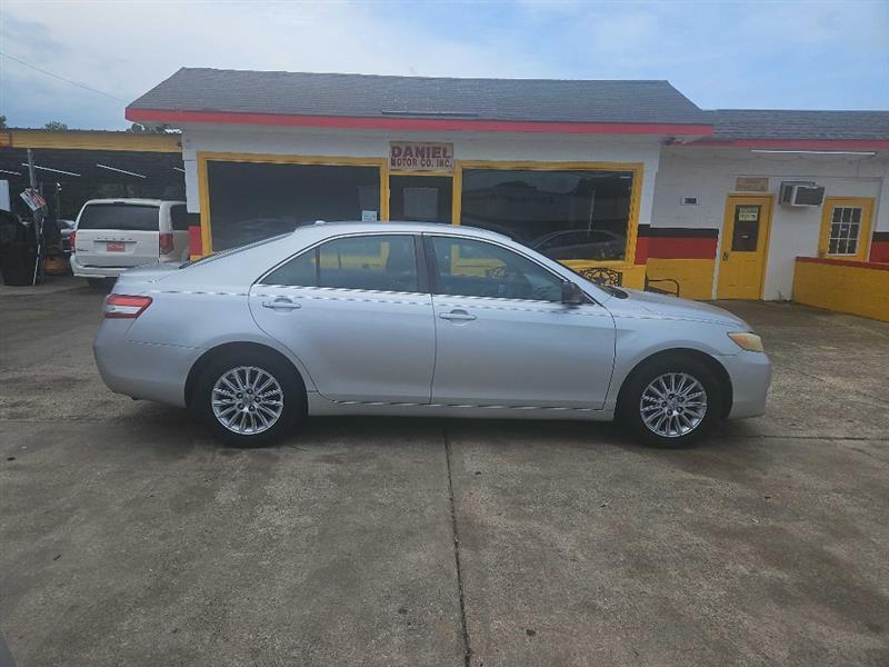 Toyota Camry Base 6-Spd AT 2011