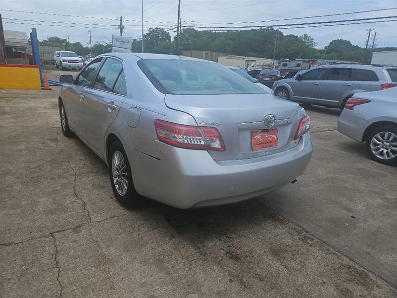 Toyota Camry Base 6-Spd AT 2011