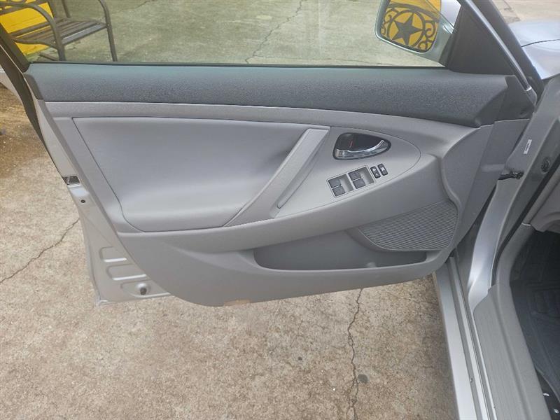 Toyota Camry Base 6-Spd AT 2011