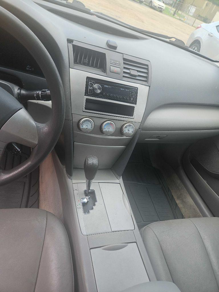 Toyota Camry Base 6-Spd AT 2011