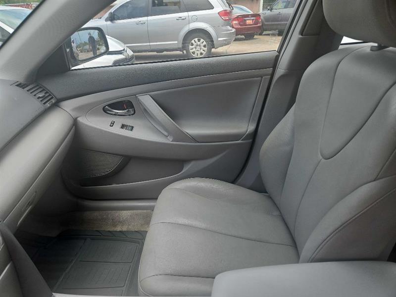 Toyota Camry Base 6-Spd AT 2011