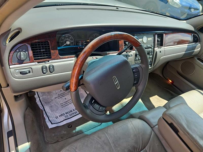 Lincoln Town Car Signature Limited 2008