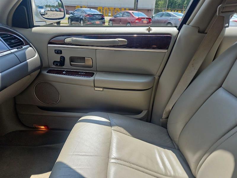 Lincoln Town Car Signature Limited 2008
