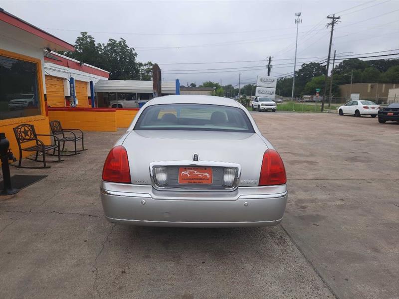 Lincoln Town Car Signature 2005