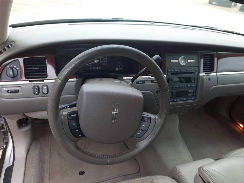 Lincoln Town Car Signature 2005