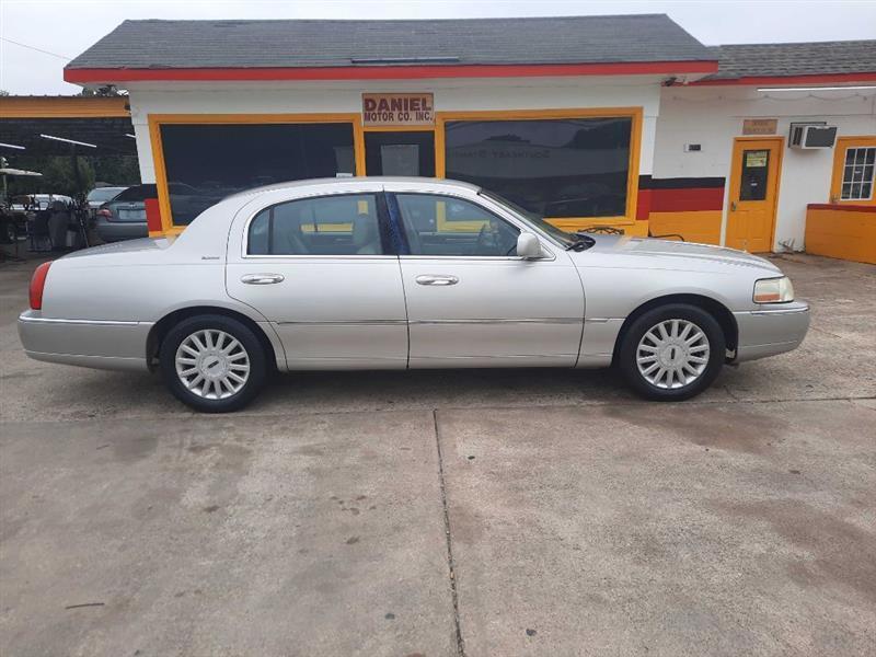Lincoln Town Car Signature 2005