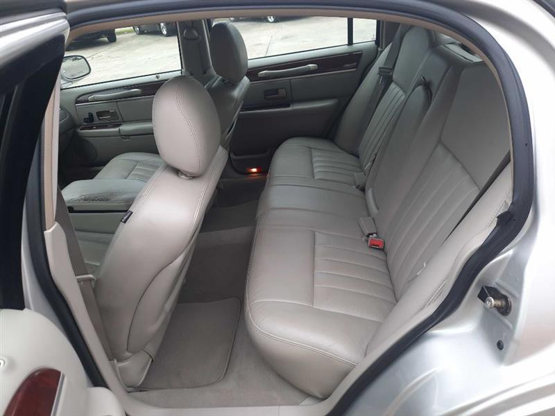 Lincoln Town Car Signature 2005