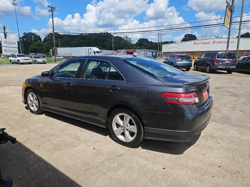 Toyota Camry SE V6 6-Spd AT 2011