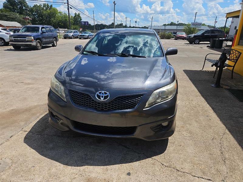 Toyota Camry SE V6 6-Spd AT 2011