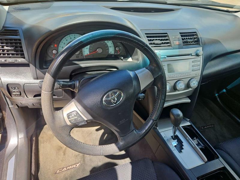 Toyota Camry SE V6 6-Spd AT 2011