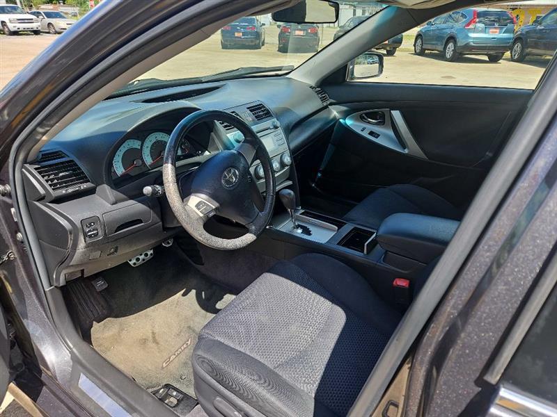 Toyota Camry SE V6 6-Spd AT 2011