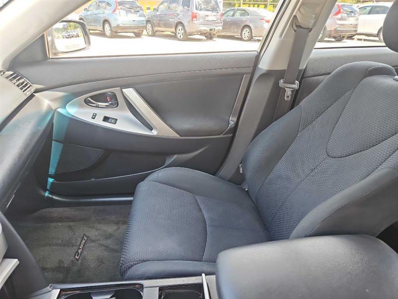 Toyota Camry SE V6 6-Spd AT 2011