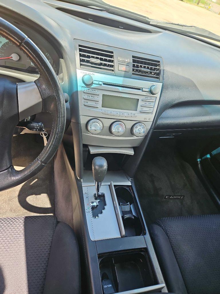 Toyota Camry SE V6 6-Spd AT 2011