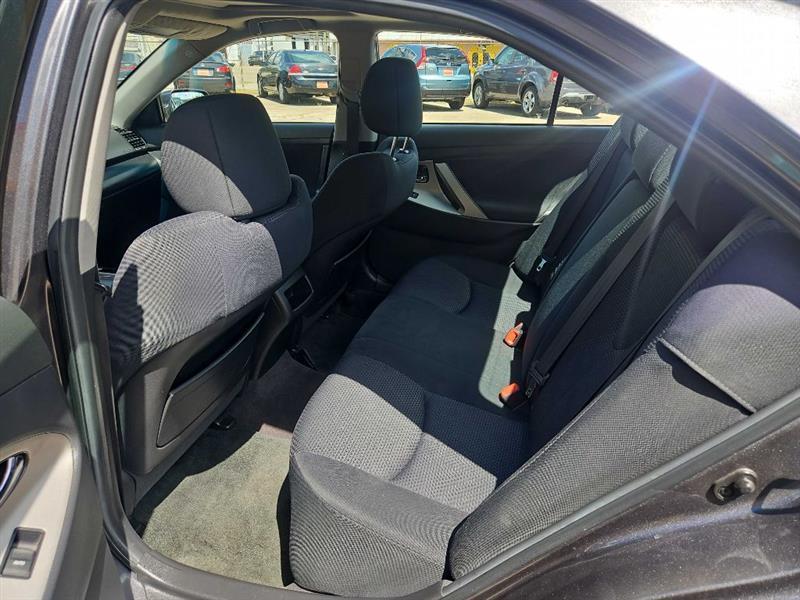 Toyota Camry SE V6 6-Spd AT 2011