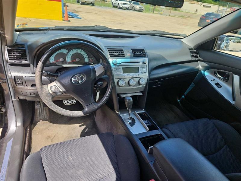 Toyota Camry SE V6 6-Spd AT 2011