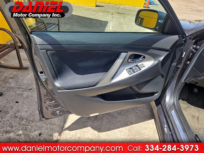 2011 Toyota Camry SE V6 6-Spd AT