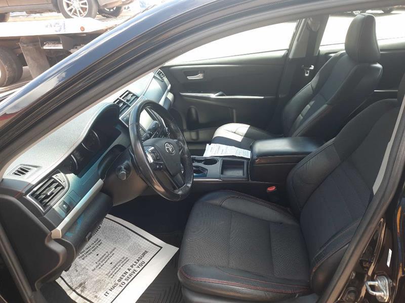 Toyota Camry photo 4