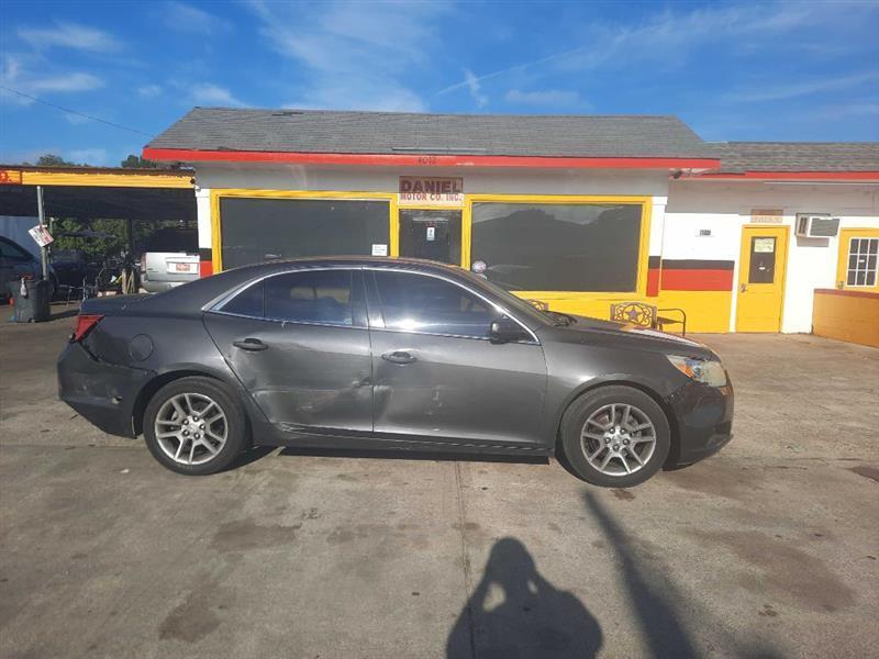 Chevrolet Malibu photo 2
