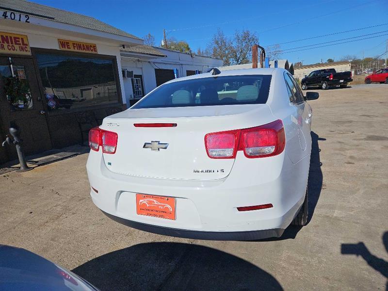Chevrolet Malibu photo 2