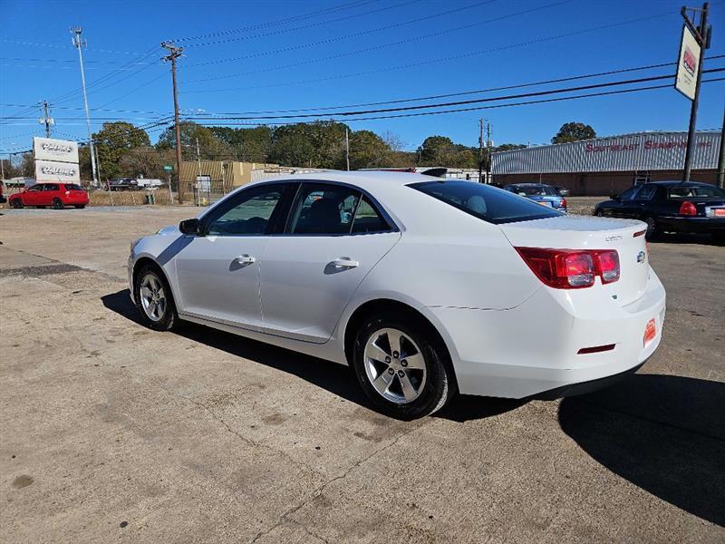 Chevrolet Malibu photo 3