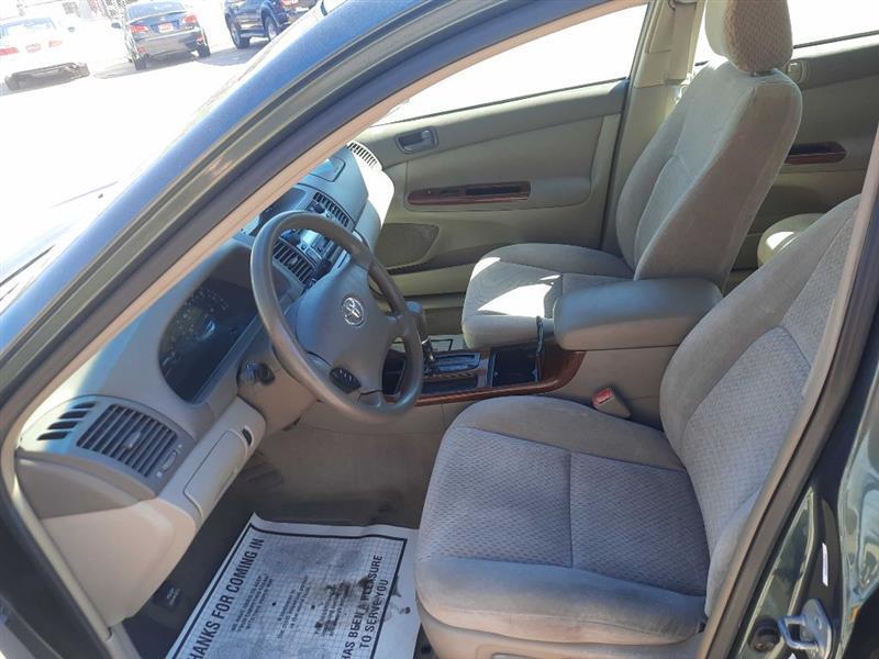 Toyota Camry LE 2004