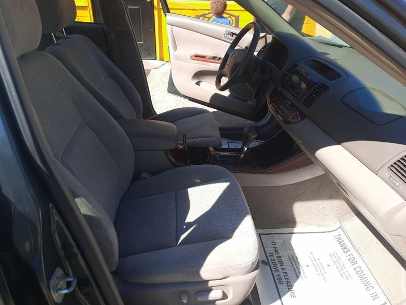 Toyota Camry LE 2004