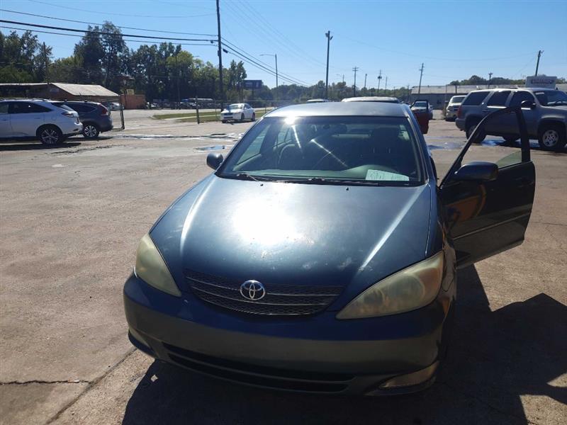 Toyota Camry LE 2004