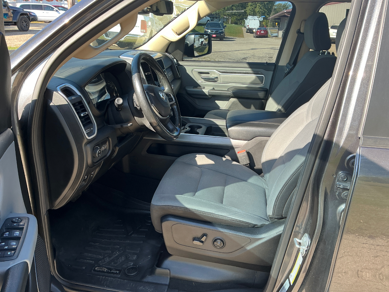 2019 Ram 1500 Big Horn photo 3