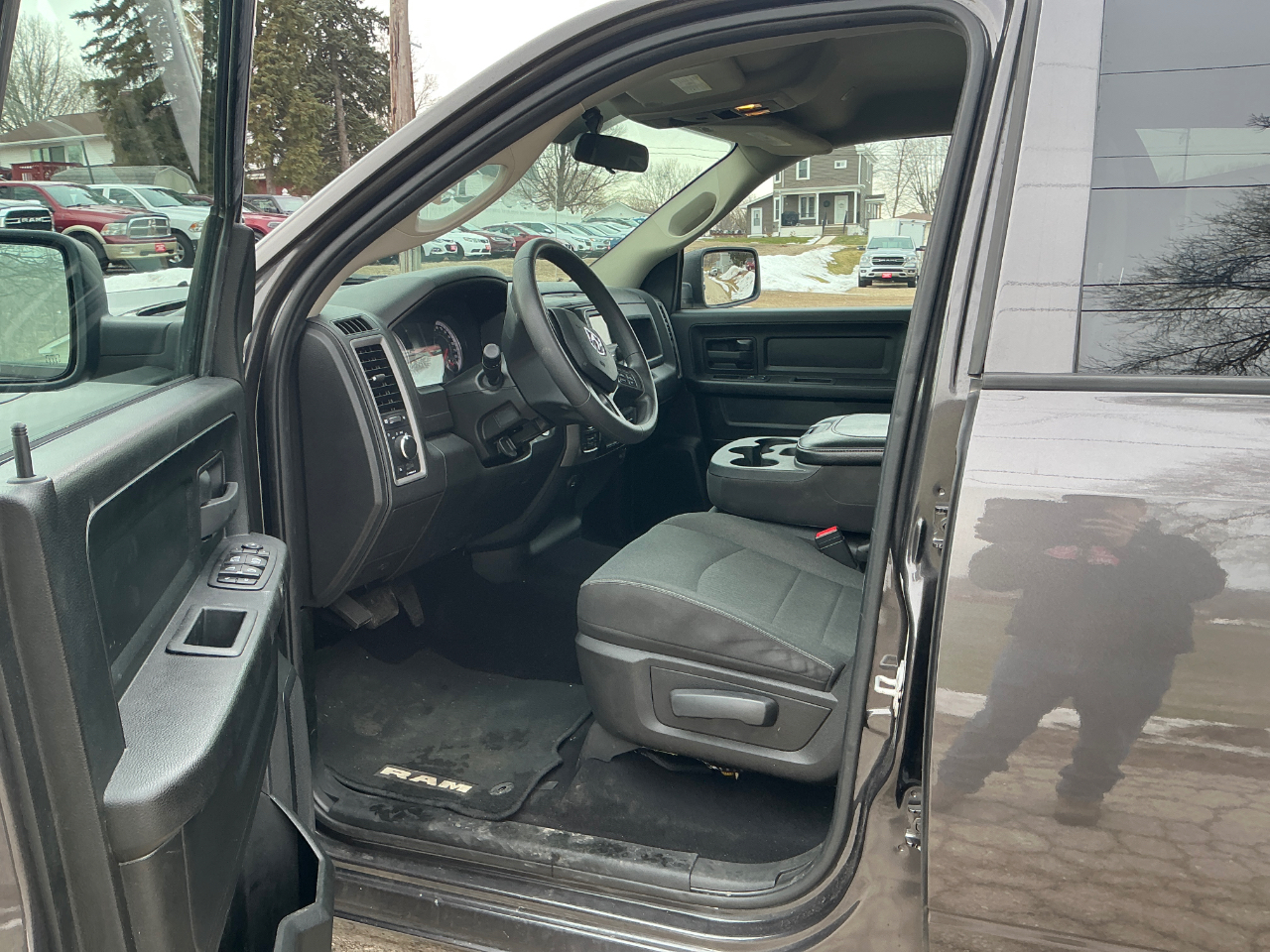 RAM 1500 Classic Tradesman Crew Cab SWB 4WD 2024