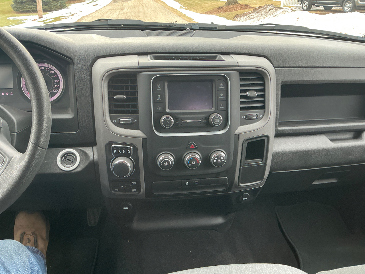 RAM 1500 Classic Tradesman Crew Cab SWB 4WD 2024