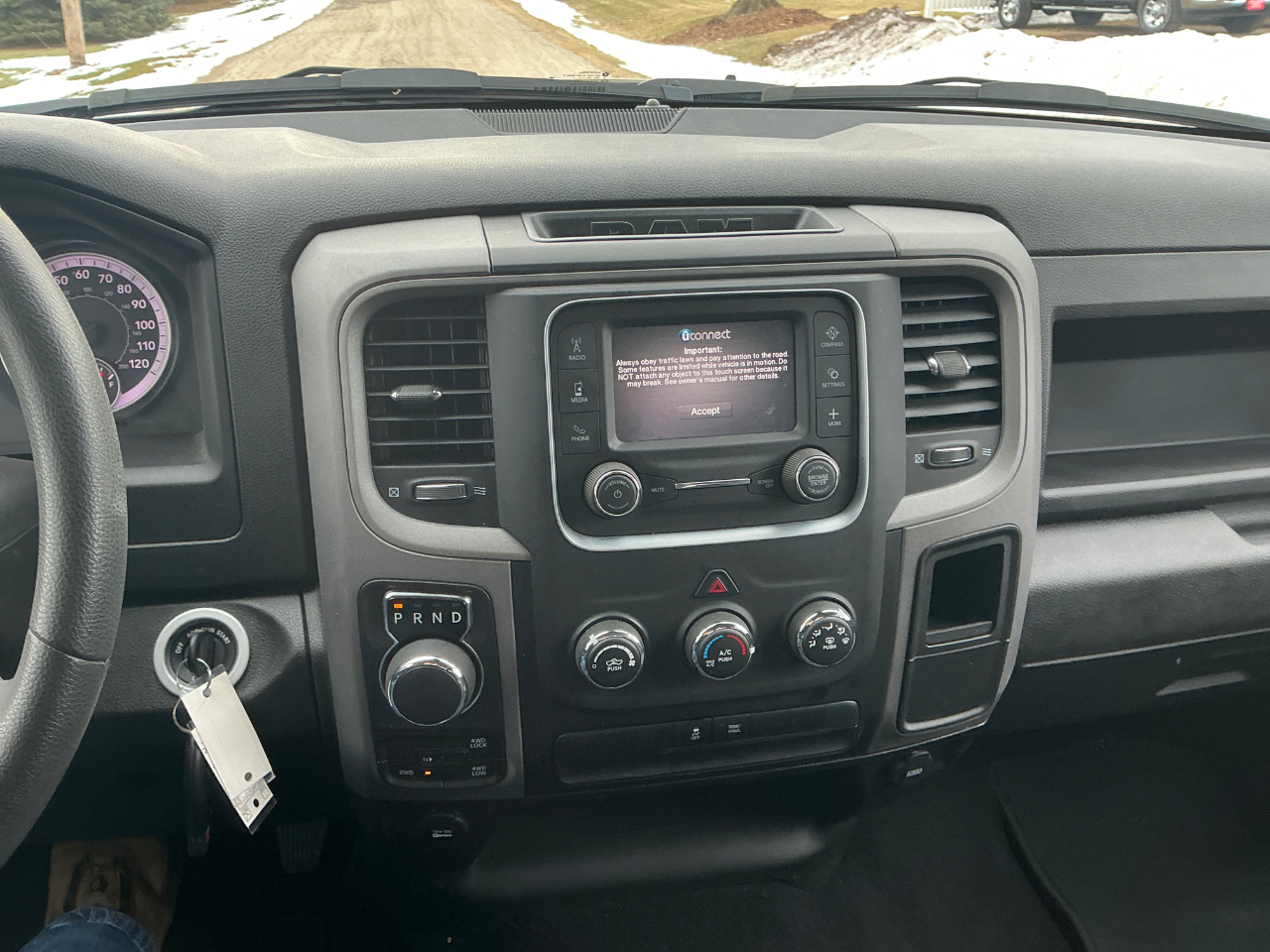 RAM 1500 Classic Tradesman Crew Cab SWB 4WD 2024