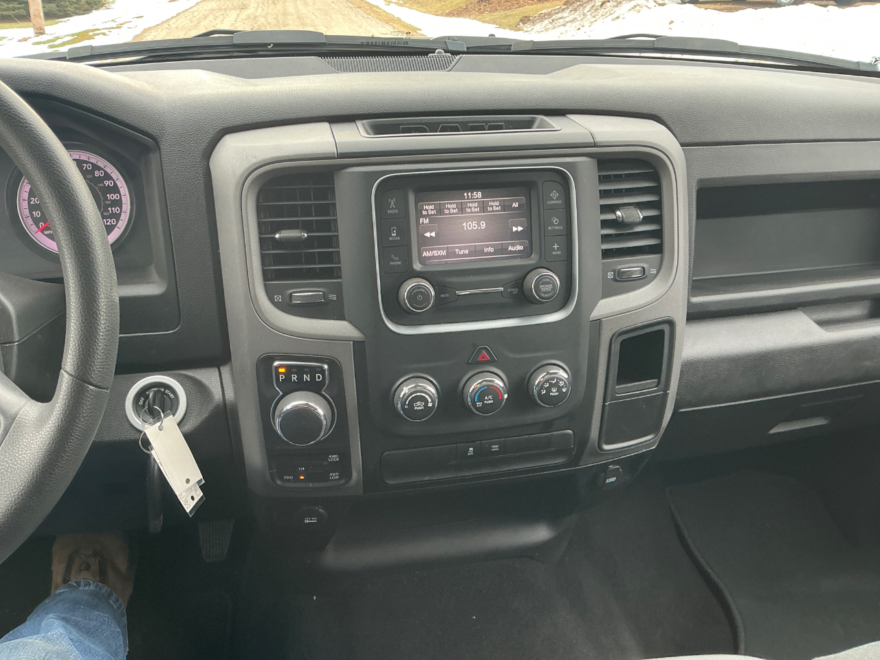 RAM 1500 Classic Tradesman Crew Cab SWB 4WD 2024