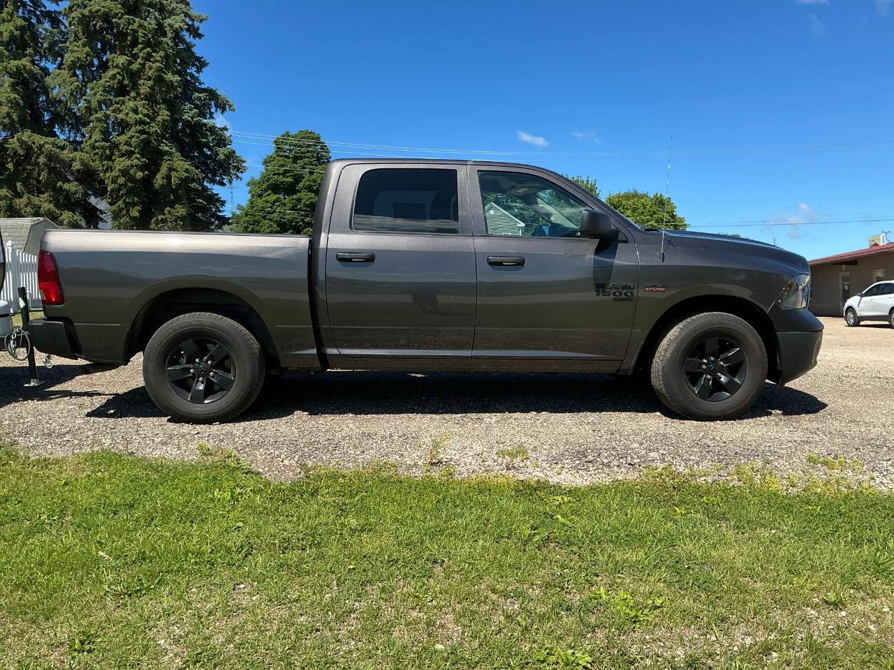 RAM 1500 Classic Tradesman Crew Cab SWB 4WD 2024