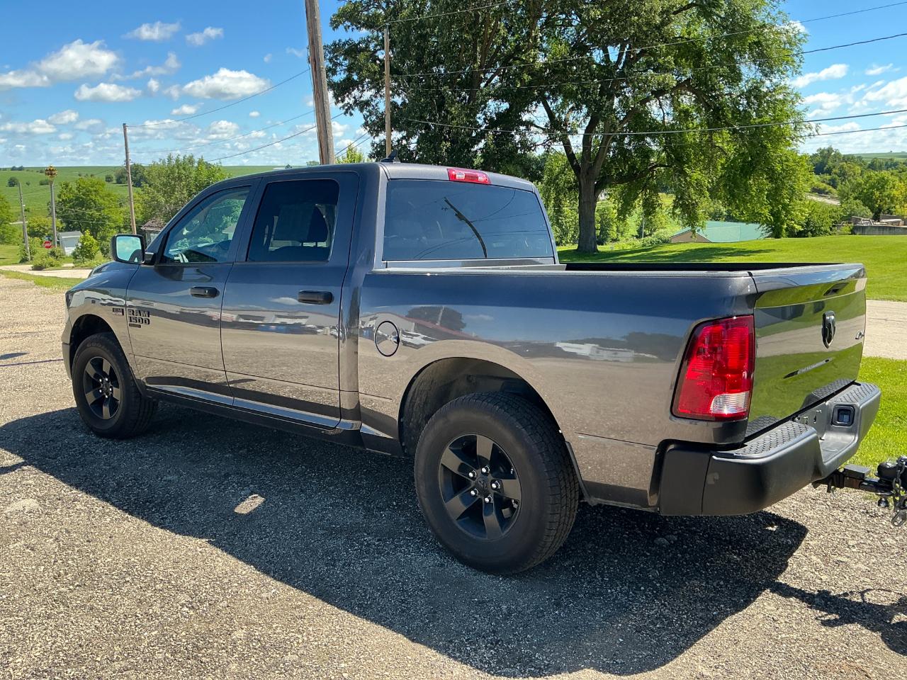 RAM 1500 Classic Tradesman Crew Cab SWB 4WD 2024