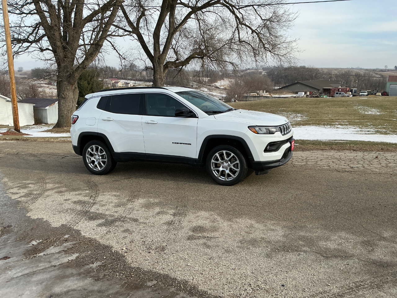 Jeep Compass Latitude LUX 4D SUV 4WD 2023